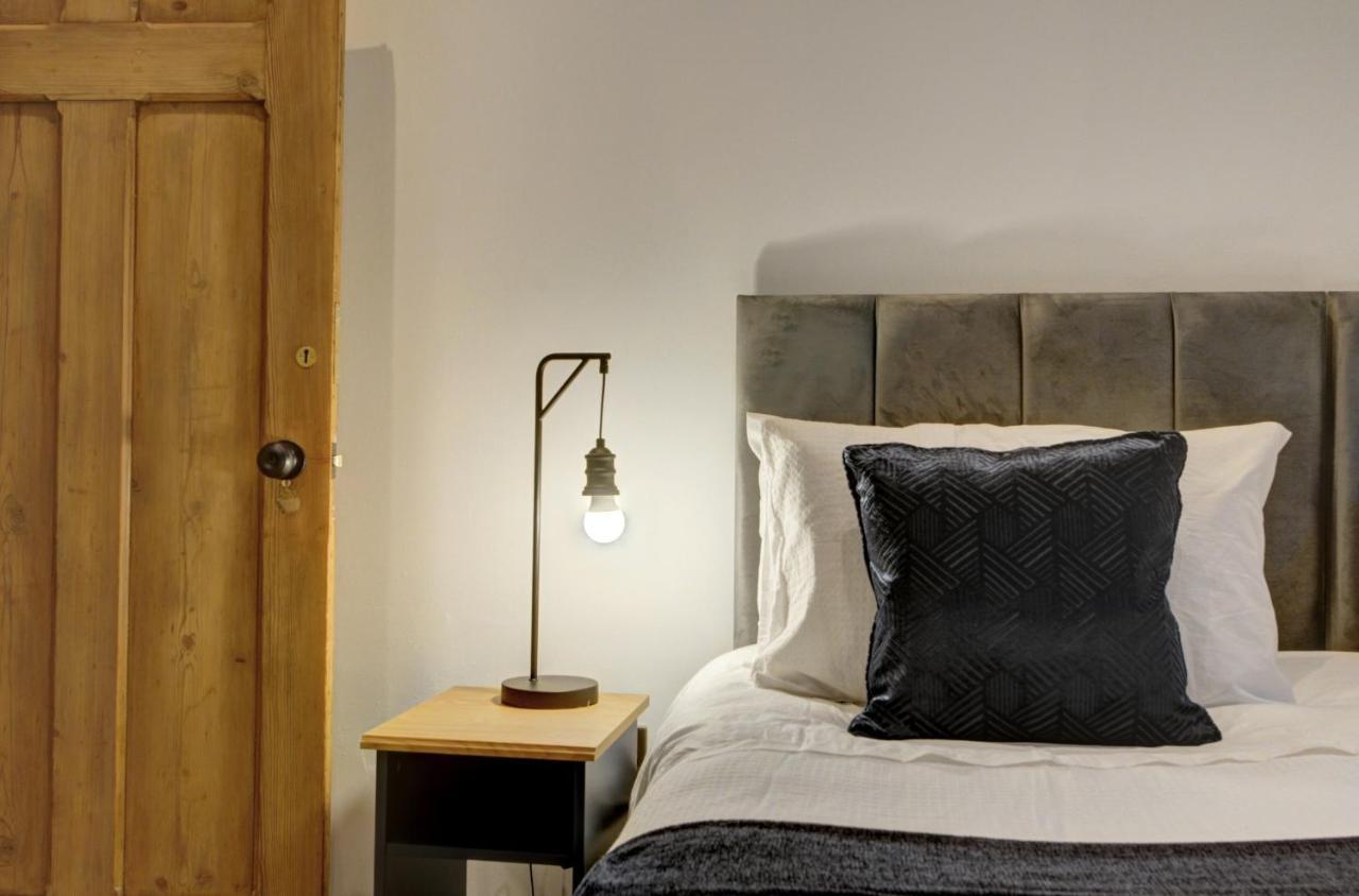 리즈 The Old Vicarage - Secure Parking, Fast Wifi, Garden 빌라 외부 사진