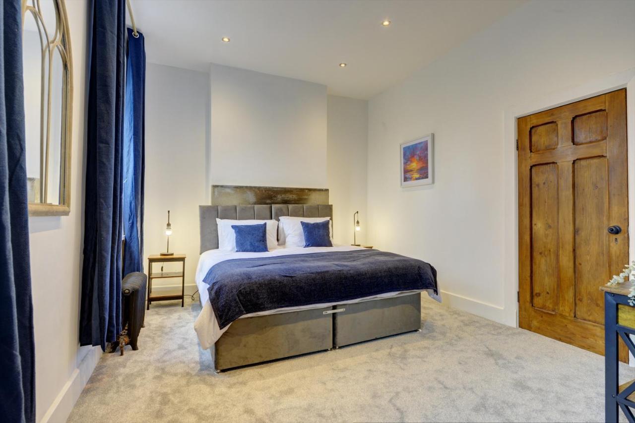 리즈 The Old Vicarage - Secure Parking, Fast Wifi, Garden 빌라 외부 사진