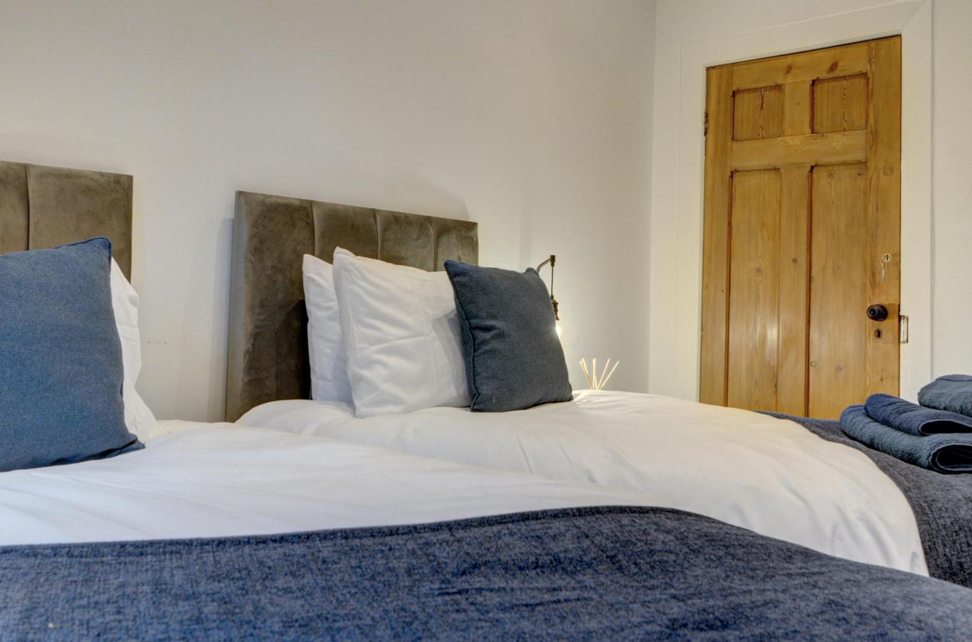 리즈 The Old Vicarage - Secure Parking, Fast Wifi, Garden 빌라 외부 사진