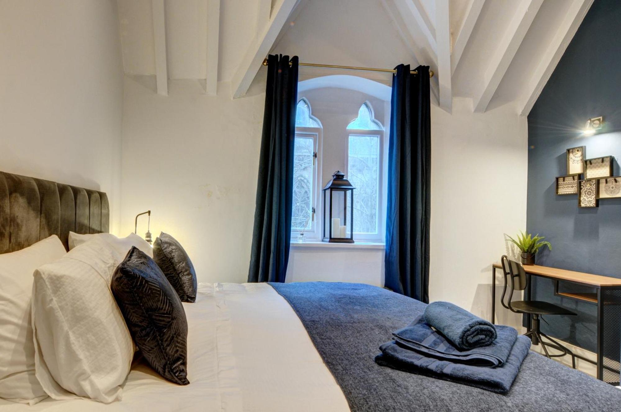 리즈 The Old Vicarage - Secure Parking, Fast Wifi, Garden 빌라 외부 사진