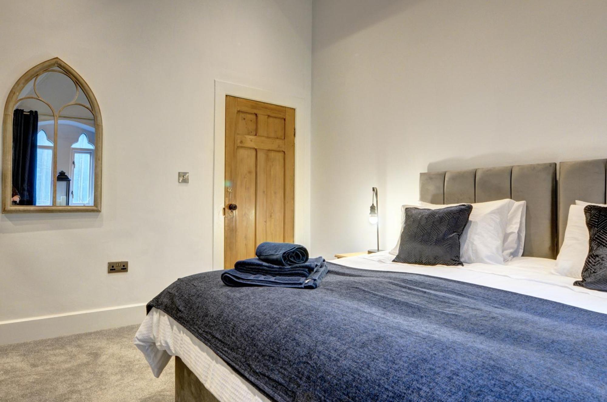 리즈 The Old Vicarage - Secure Parking, Fast Wifi, Garden 빌라 외부 사진