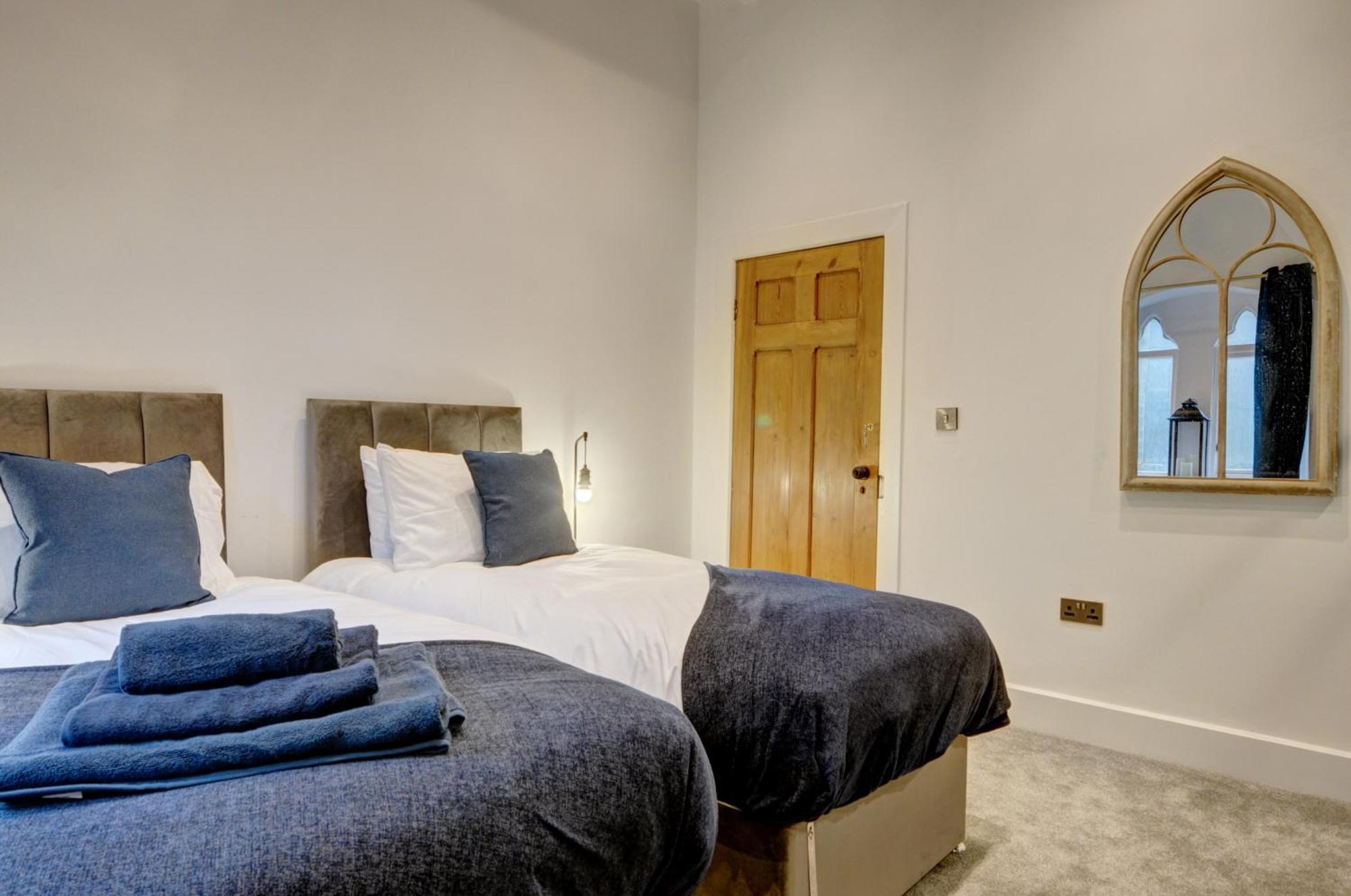 리즈 The Old Vicarage - Secure Parking, Fast Wifi, Garden 빌라 외부 사진