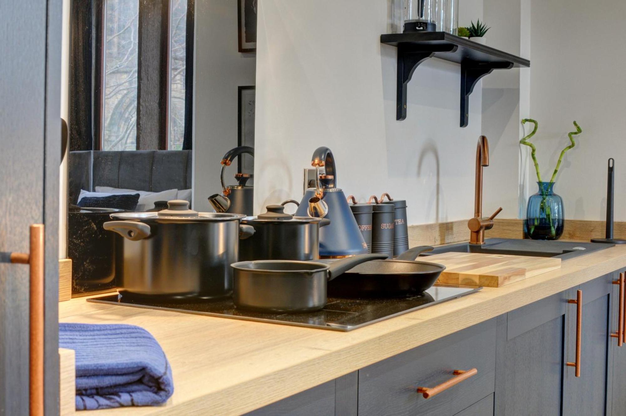 리즈 The Old Vicarage - Secure Parking, Fast Wifi, Garden 빌라 외부 사진