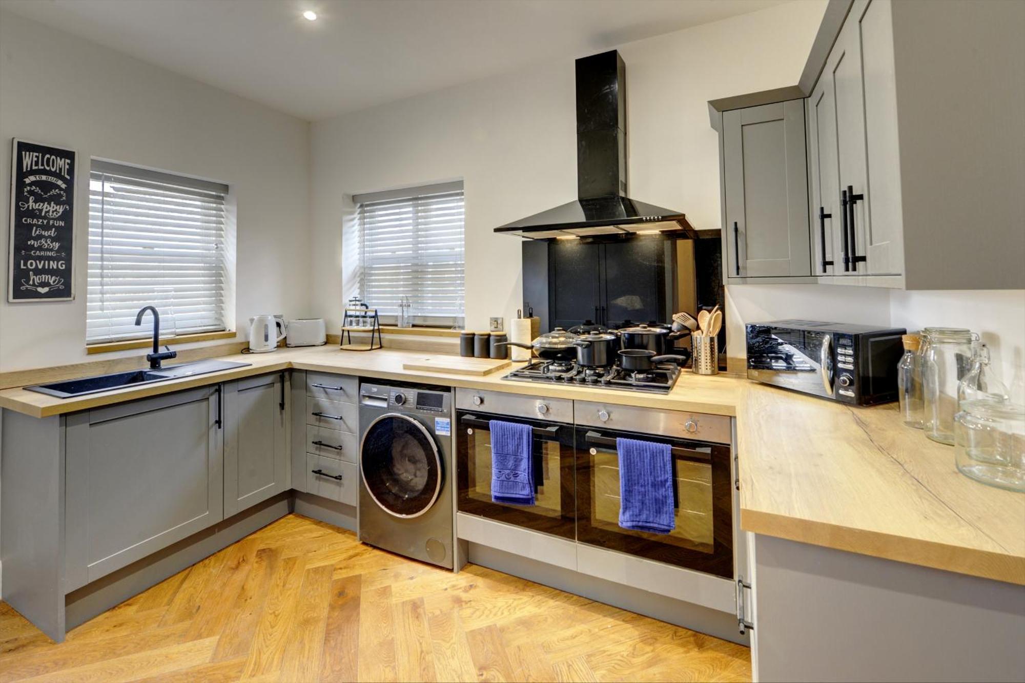 리즈 The Old Vicarage - Secure Parking, Fast Wifi, Garden 빌라 외부 사진