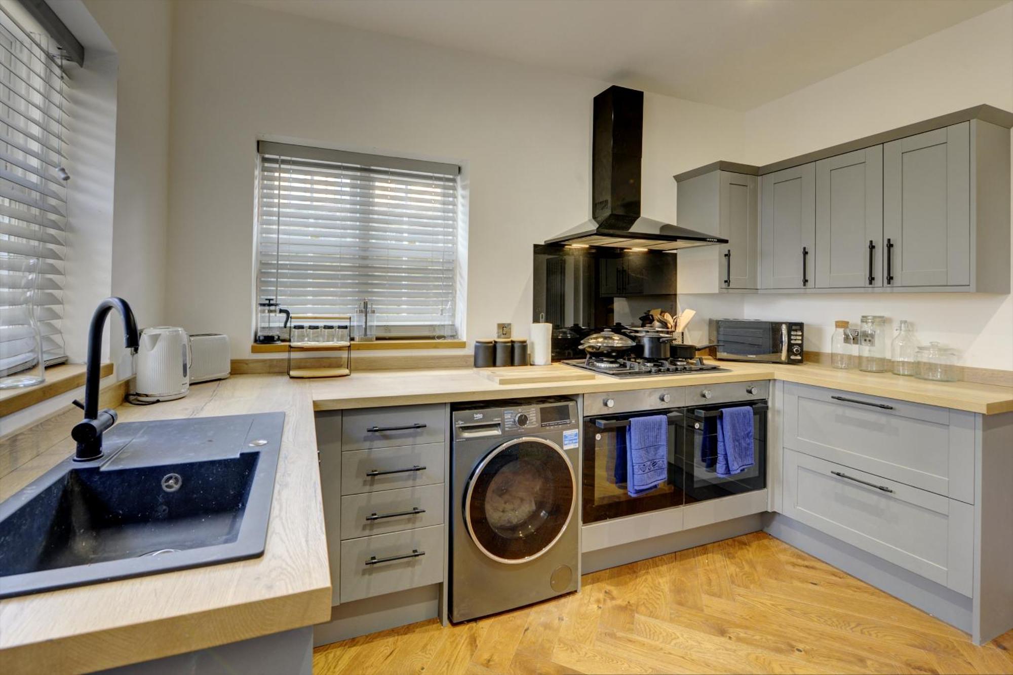 리즈 The Old Vicarage - Secure Parking, Fast Wifi, Garden 빌라 외부 사진